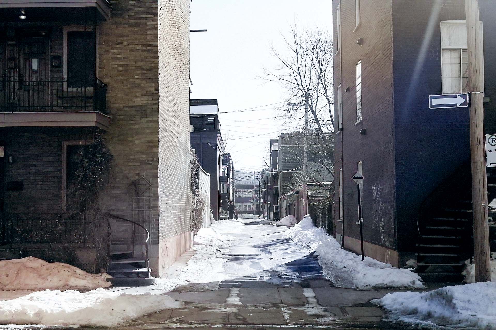 Rue de ville déneigée