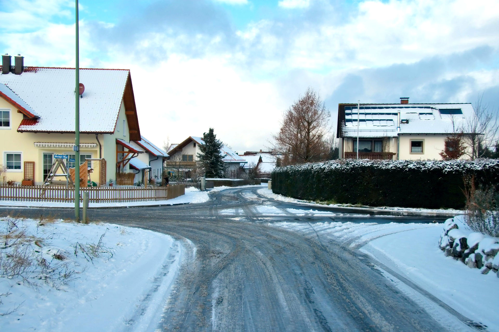 Routes carrefour de ville déneigé